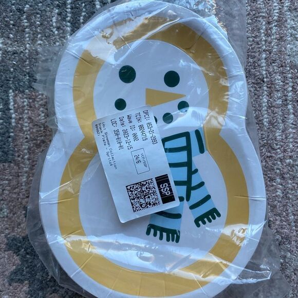 Spritz SnowMan Snack DisposablePaper Plates - Picture 4 of 6